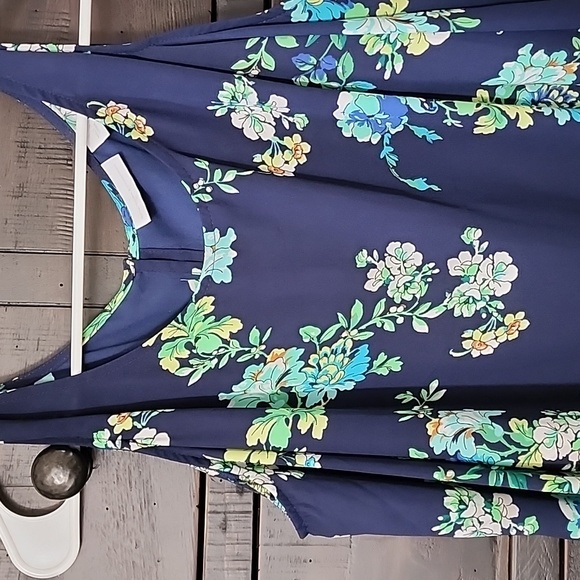 💙 Cold-Shoulder Top - Picture 2 of 5